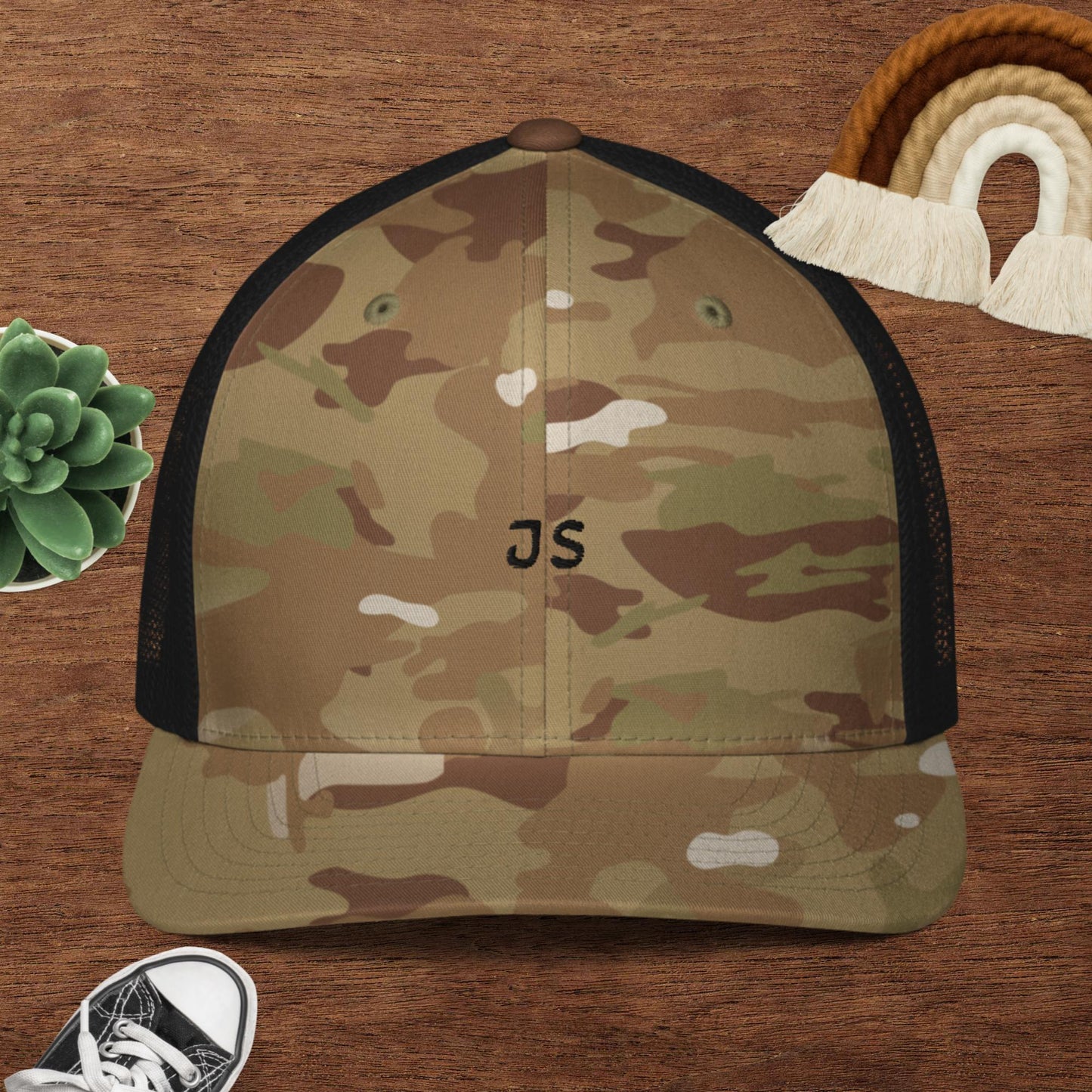 Closed-back trucker cap